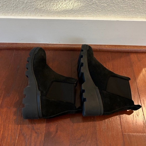 Eileen Fisher Splash Waterproof Italian Suede Chelsea ankle boots size 6.5 - Picture 8 of 10